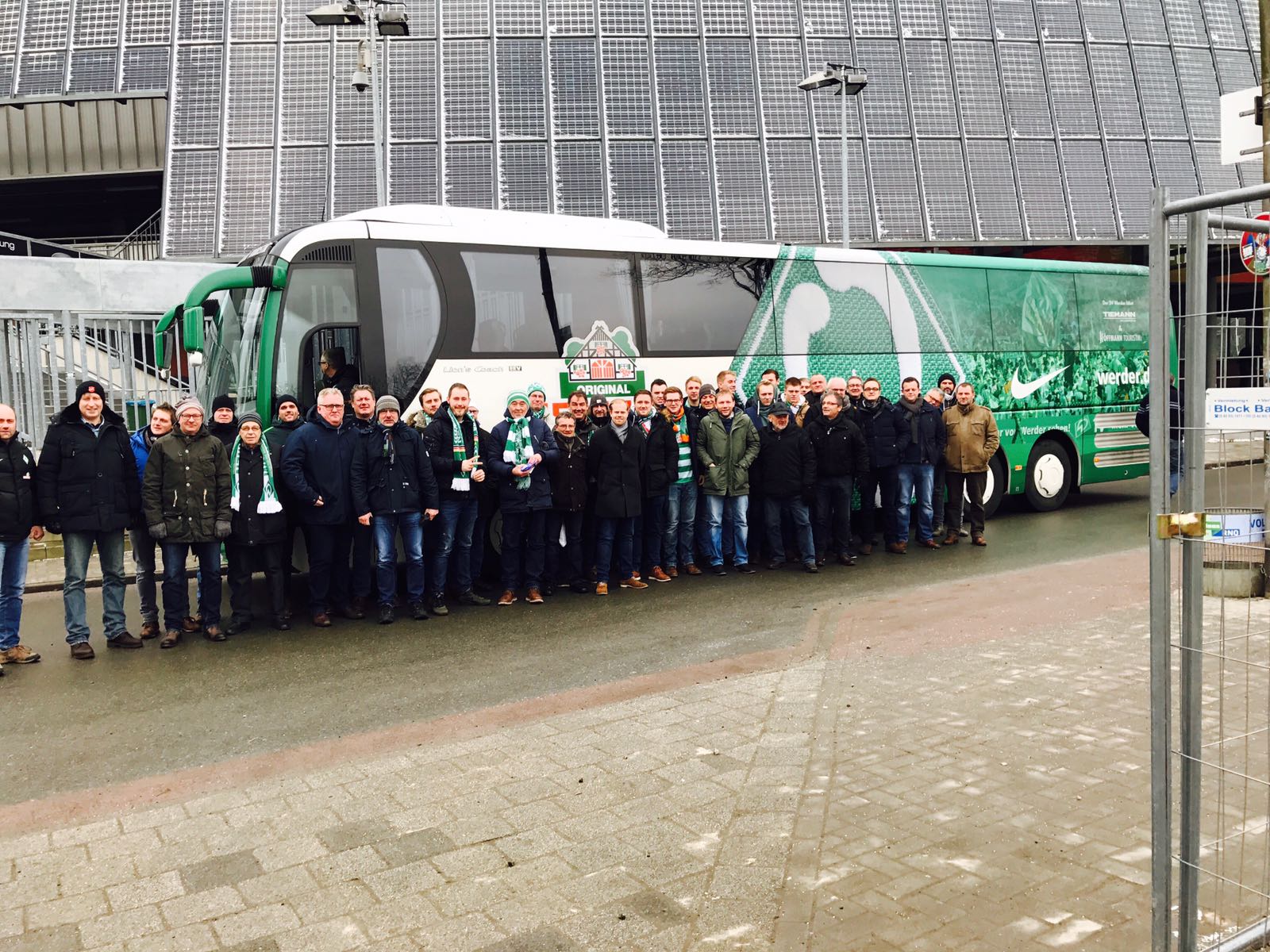100er Club reist im Werder-Spielerbus zum Weserstadion